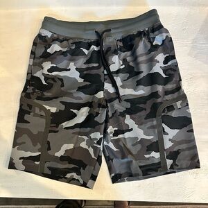 NWT Under Armour Elite Tech Heatgear Fitted Cargo Camo Shorts 1373868-001